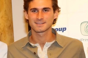 体育游戏娱乐平台-DWG前途光明！，德约科维奇新星持续失利表现突出引发球迷热议(德约科维奇个人资料)