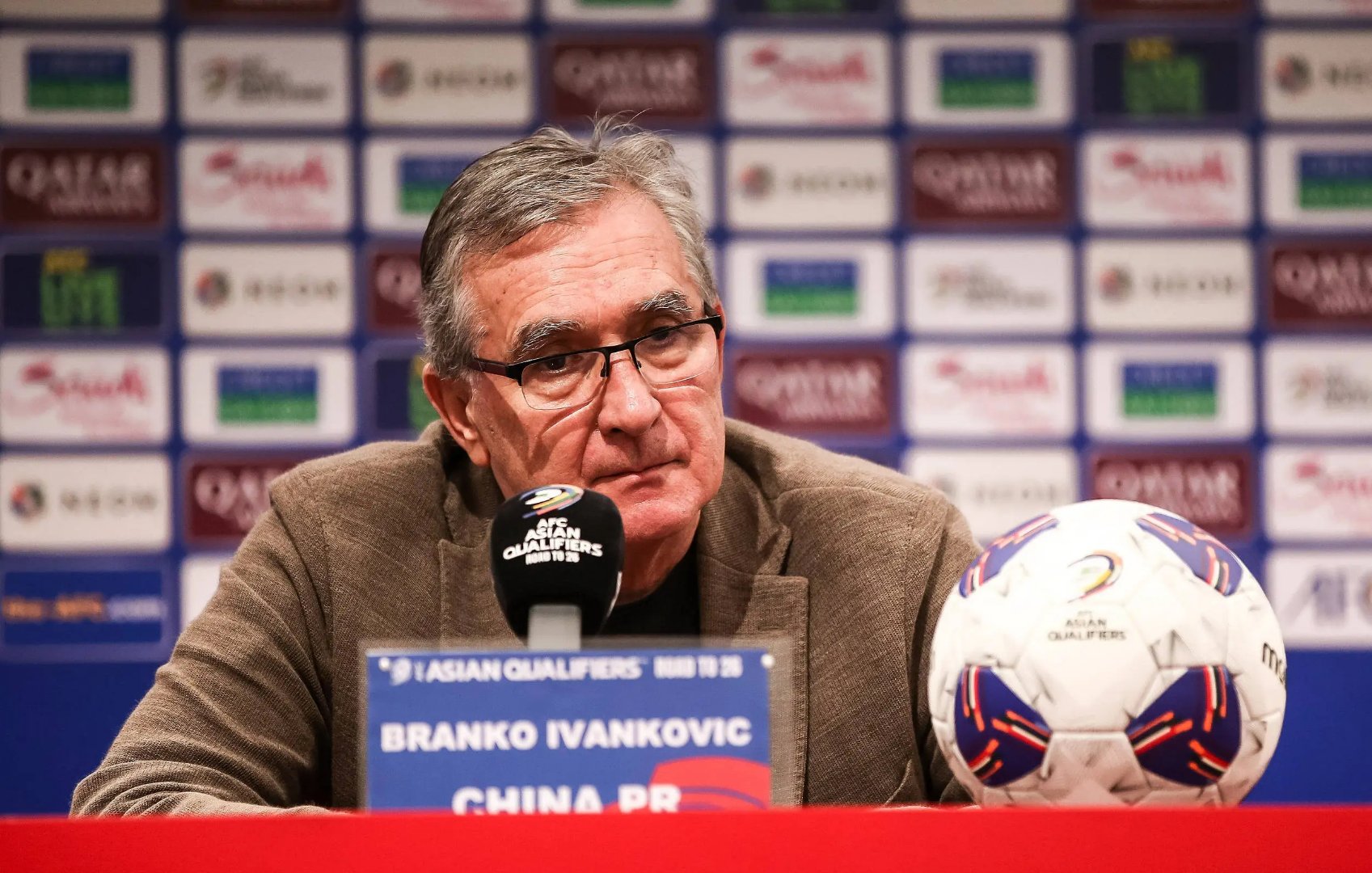 赛前萨克拉门托国王调整名单以备德国杯；官宣签约环节打磨；引发热议；年轻球员得到机会的简单介绍